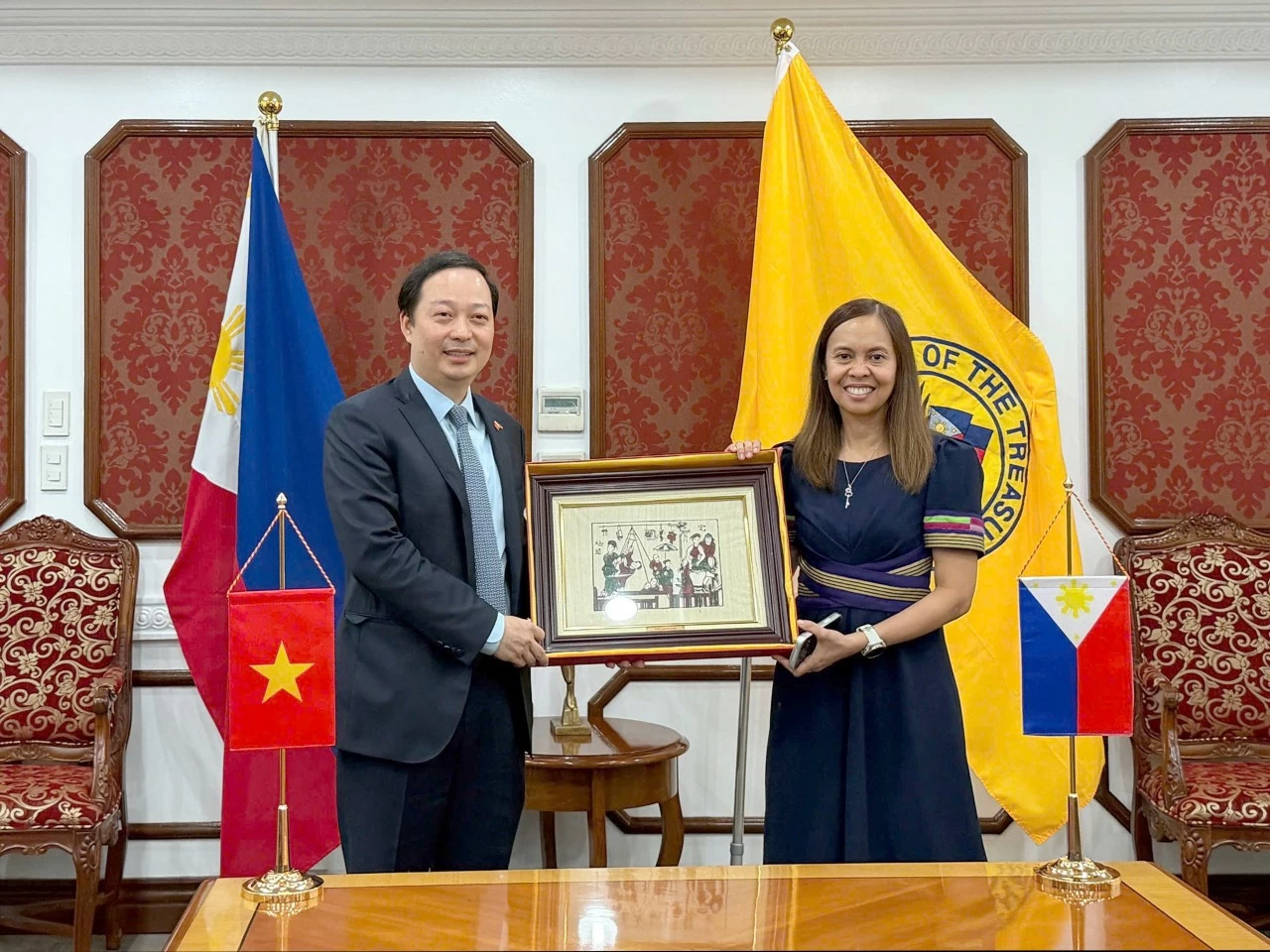 Việt Nam tăng cường hợp tác về phát hành trái phiếu quốc tế của Philippines