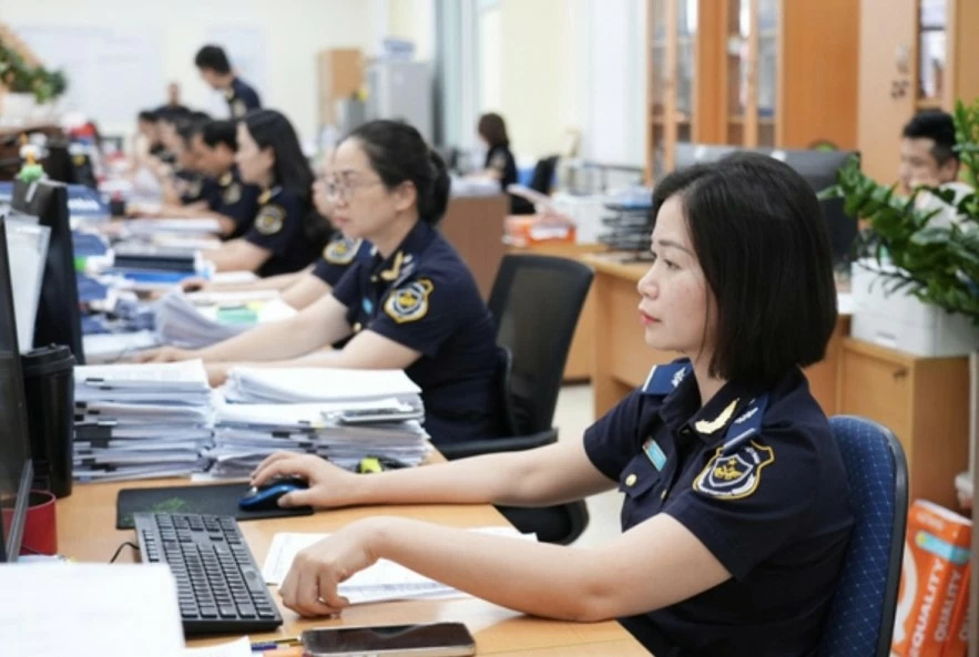 Hải quan hướng dẫn thực thi ngay thủ tục mới theo Nghị quyết số 19/2026/NQ-CP, đưa các chủ trương cải cách vào thực tiễn Hải quan hướng dẫn thực thi ngay loạt thủ tục mới theo Nghị quyết 19