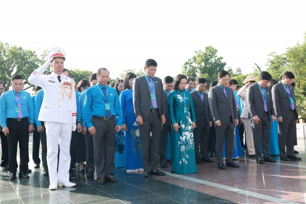 Công đoàn Việt Nam vững bước tiến vào kỷ nguyên mới Công đoàn Việt Nam vững bước tiến vào kỷ nguyên mới