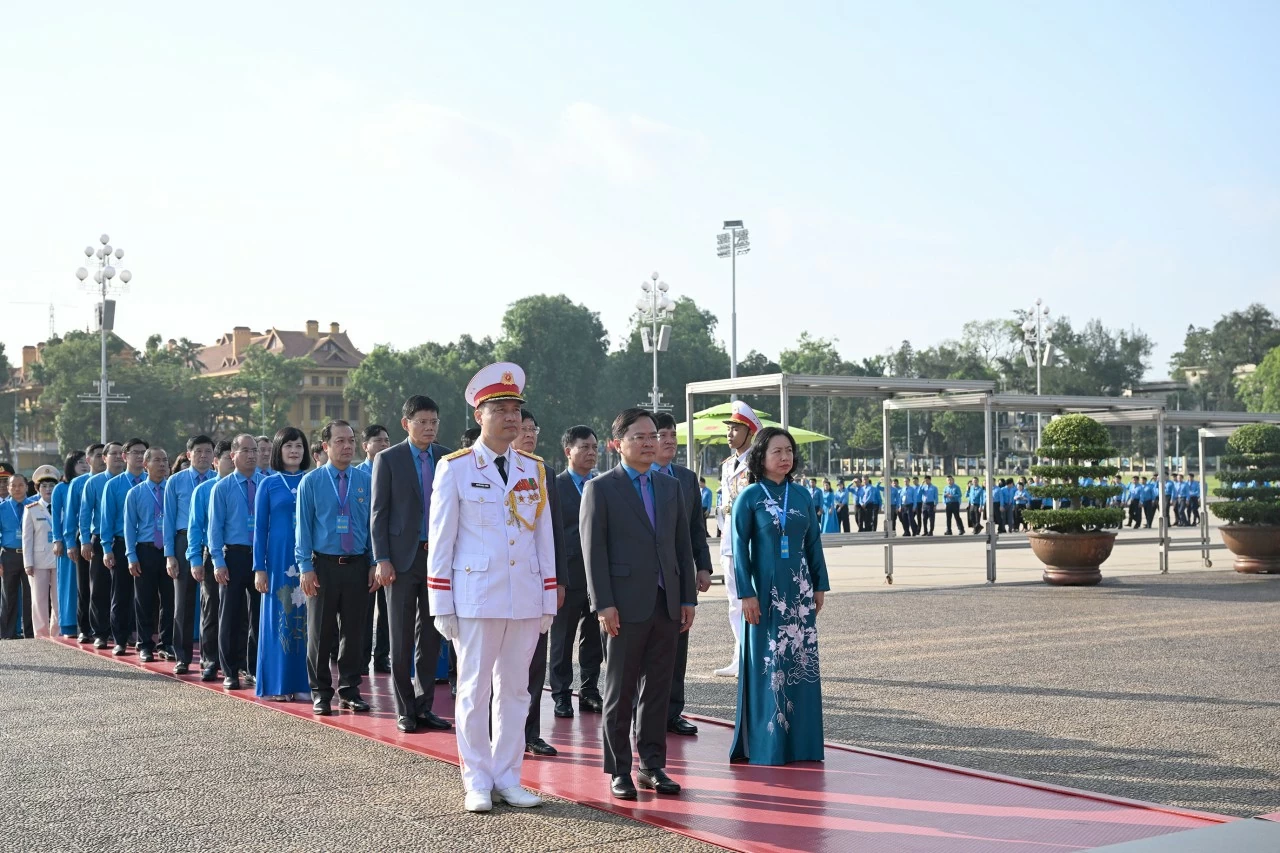 Công đoàn Việt Nam vững bước tiến vào kỷ nguyên mới Công đoàn Việt Nam vững bước tiến vào kỷ nguyên mới