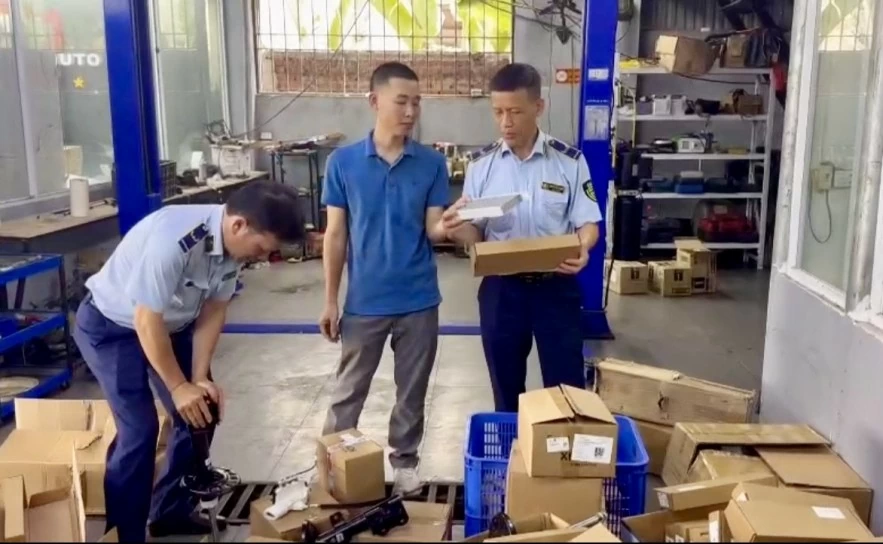 Phát hiện hơn 800 phụ tùng ô tô nghi giả mạo nhãn hiệu PEUGEOT tại Hà Nội Phát hiện hơn 800 phụ tùng ô tô nghi giả mạo nhãn hiệu PEUGEOT tại Hà Nội