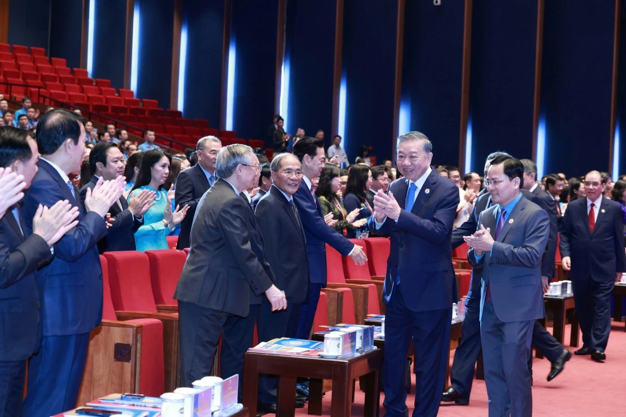 Khai mạc Phiên trọng thể Đại hội Công đoàn Việt Nam lần thứ XIV Khai mạc Phiên trọng thể Đại hội Công đoàn Việt Nam lần thứ XIV
