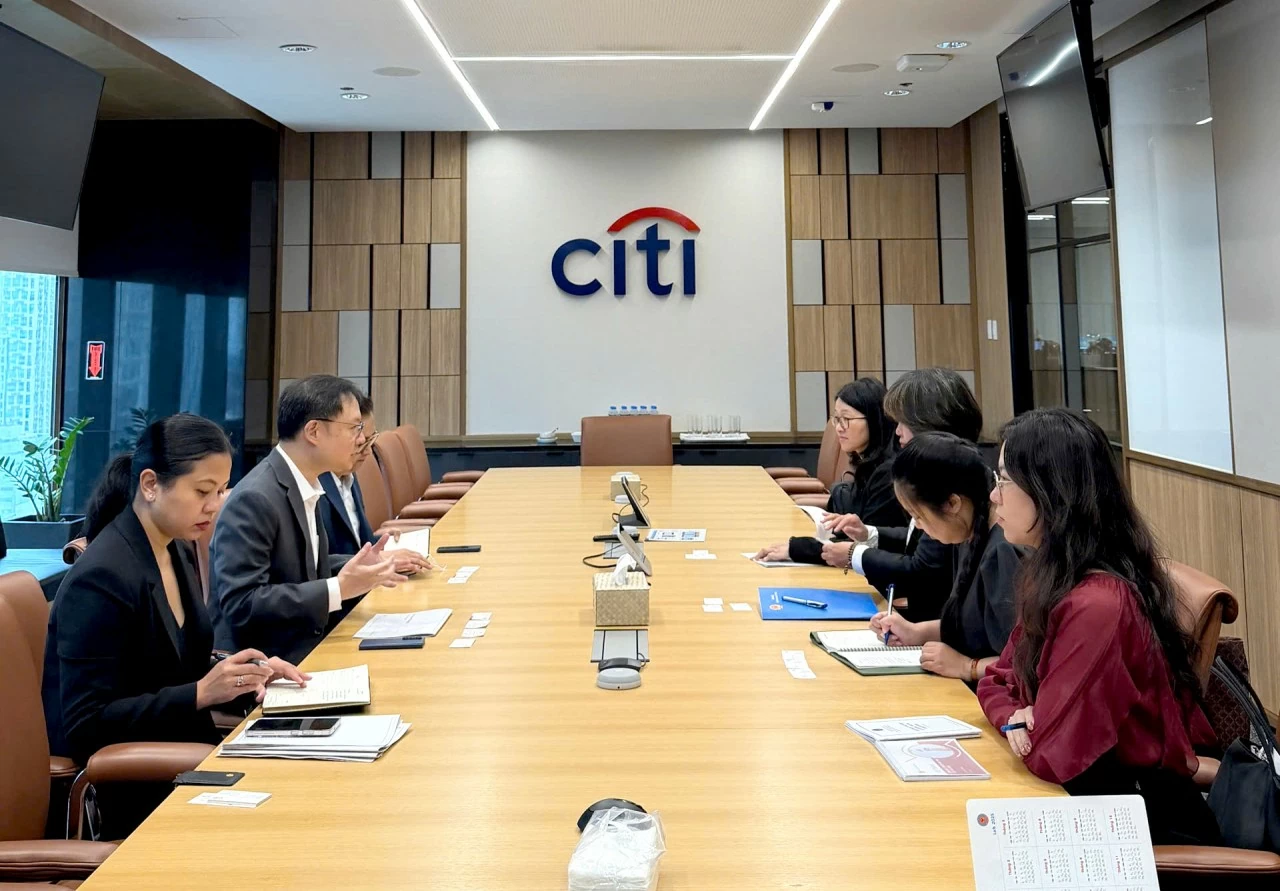 Bộ Tài chính Việt Nam trao đổi với các định chế tài chính quốc tế tại Philippines về tư vấn phát hành, hoán đổi công cụ nợ