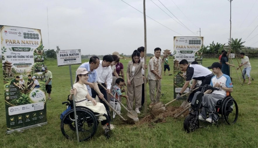 Trồng cây xanh, vun đắp những giá trị hòa nhập bền vững Trồng cây xanh, vun đắp những giá trị hòa nhập bền vững