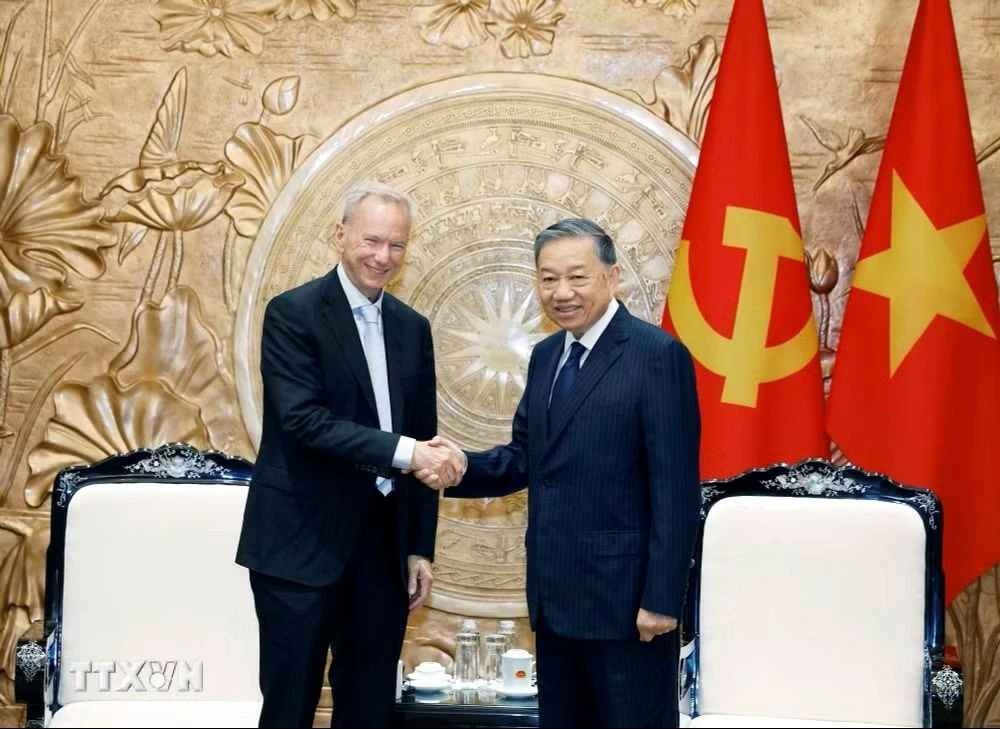 Kết nối “đại bàng công nghệ” thúc đẩy hệ sinh thái AI Việt Nam Đề nghị các chuyên gia AI quốc tế hỗ trợ Việt Nam phát triển hệ sinh thái trí tuệ nhân tạo