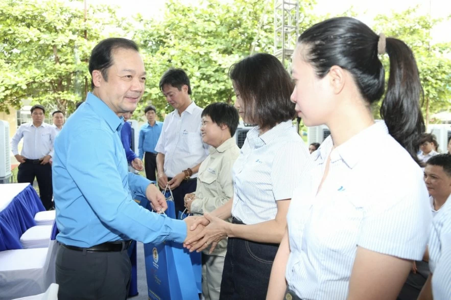 Nâng cao năng suất lao động gắn với cải thiện thu nhập Nâng cao năng suất lao động gắn với cải thiện thu nhập