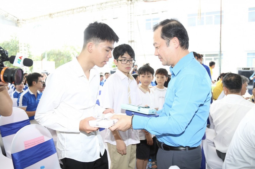 Nâng cao năng suất lao động gắn với cải thiện thu nhập Nâng cao năng suất lao động gắn với cải thiện thu nhập