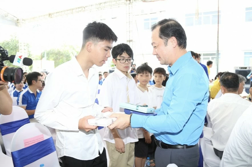 Nâng cao năng suất lao động gắn với cải thiện thu nhập Nâng cao năng suất lao động gắn với cải thiện thu nhập