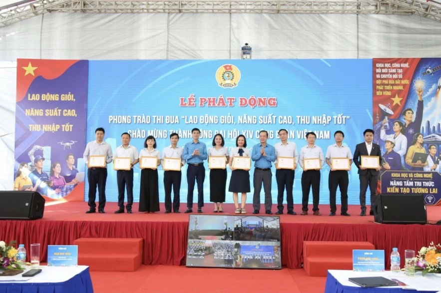 Nâng cao năng suất lao động gắn với cải thiện thu nhập Nâng cao năng suất lao động gắn với cải thiện thu nhập