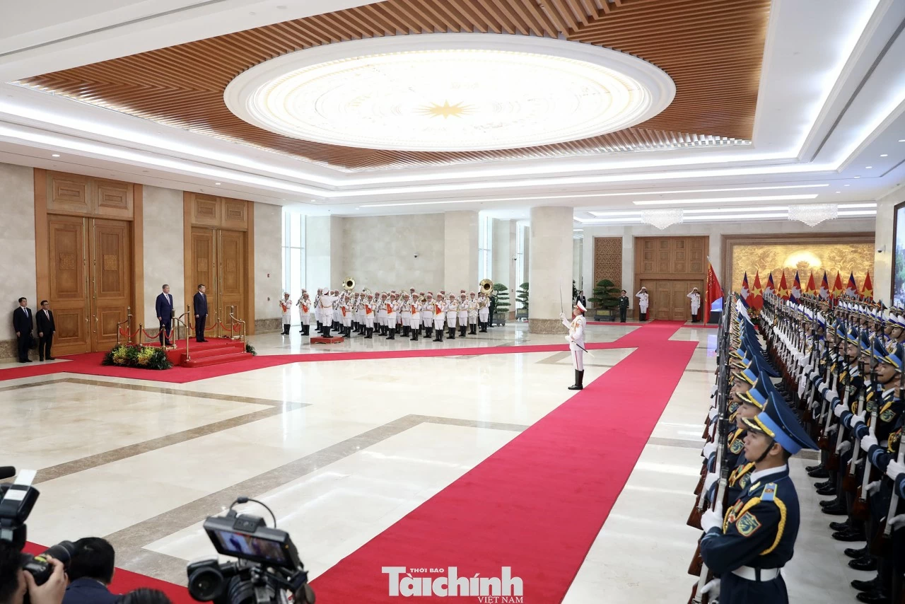 Toàn cảnh Thủ tướng Lê Minh Hưng  đón chính thức Thủ tướng Campuchia