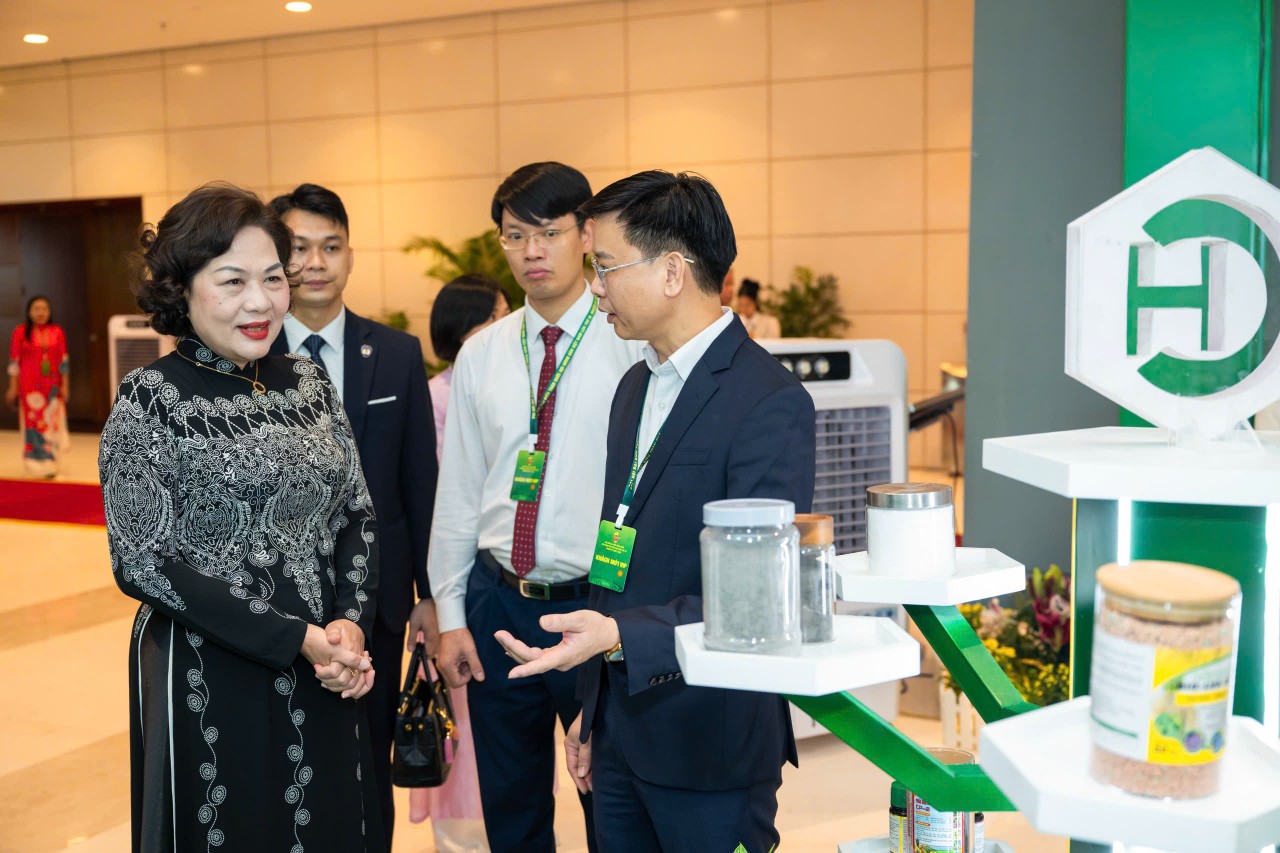 Mang giải pháp xanh đến đồng ruộng: Dấu ấn Vinachem tại Đại hội Đại biểu toàn quốc Hội Nông dân Việt Nam lần thứ IX