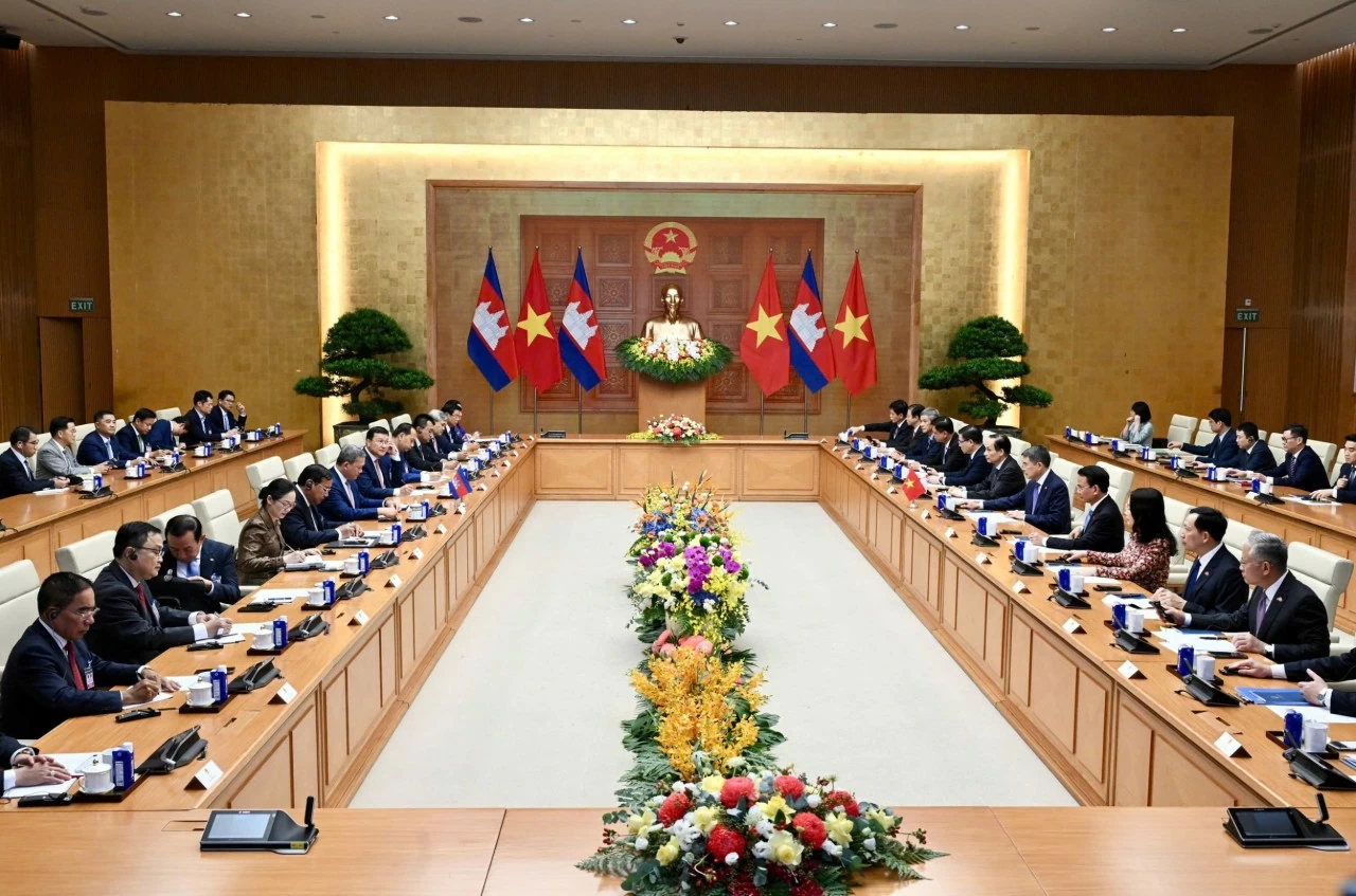 Việt Nam luôn coi trọng và dành ưu tiên cao cho quan hệ với Campuchia Việt Nam luôn coi trọng và dành ưu tiên cao cho quan hệ với Campuchia