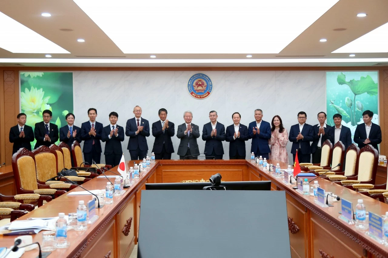 Bộ trưởng Bộ Tài chính Ngô Văn Tuấn tiếp Chủ tịch JICA Tanaka Akihiko