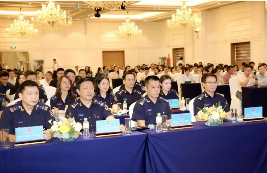 Hải quan khu vực X cam kết đồng hành, tạo thuận lợi tối đa cho doanh nghiệp Hải quan khu vực X cam kết đồng hành, tạo thuận lợi tối đa cho doanh nghiệp