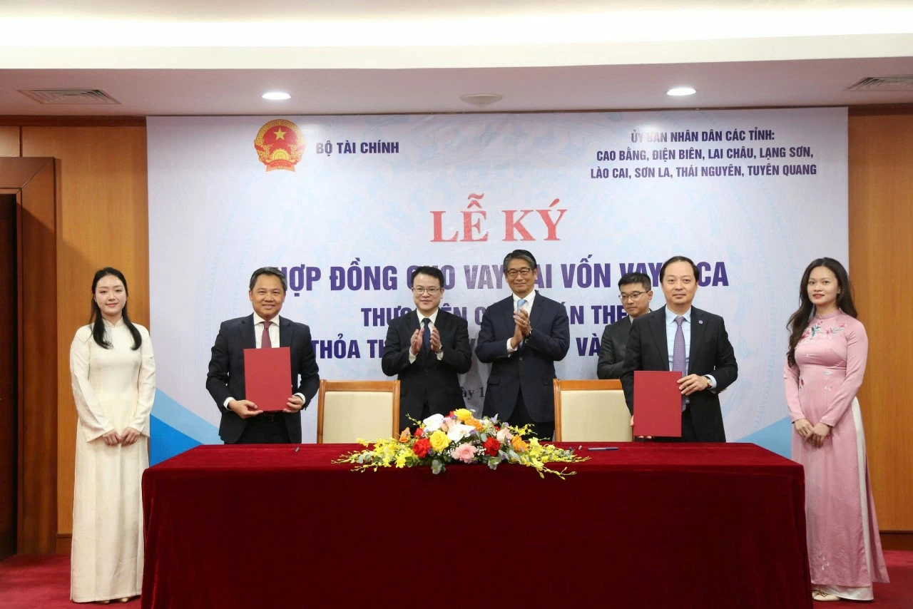 Bộ Tài chính và 8 tỉnh miền núi phía Bắc ký 11 hợp đồng cho vay lại hơn 39 tỷ Yên vốn vay JICA