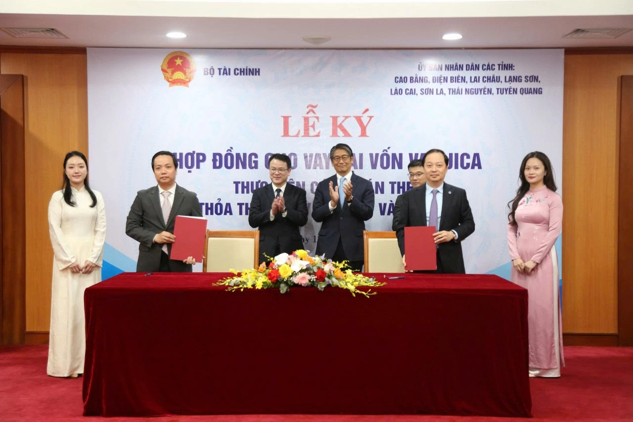 Bộ Tài chính và 8 tỉnh miền núi phía Bắc ký 11 hợp đồng cho vay lại hơn 39 tỷ Yên vốn vay JICA