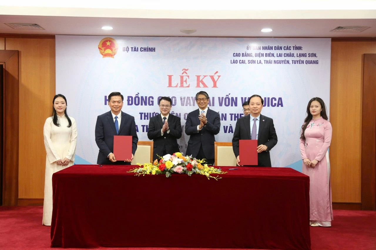 Bộ Tài chính và 8 tỉnh miền núi phía Bắc ký 11 hợp đồng cho vay lại hơn 39 tỷ Yên vốn vay JICA
