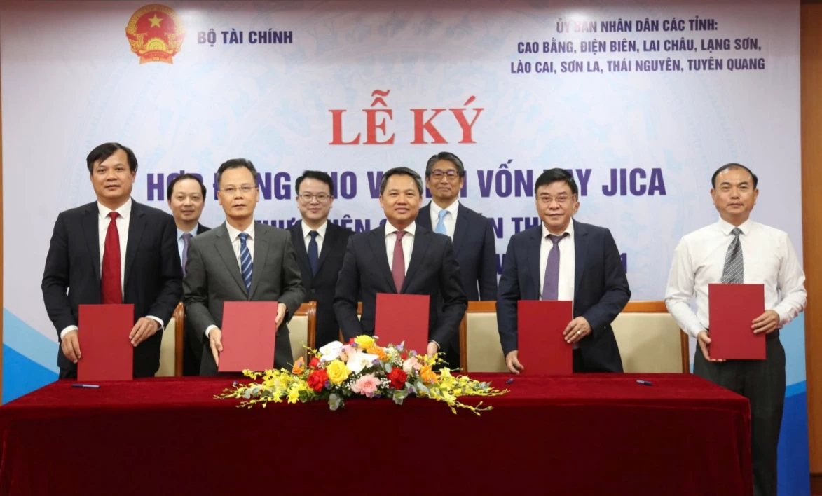 Bộ Tài chính và 8 tỉnh miền núi phía Bắc ký 11 hợp đồng cho vay lại hơn 39 tỷ Yên vốn vay JICA