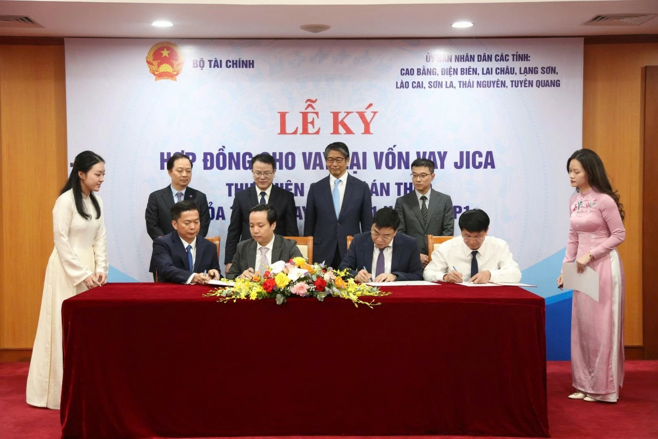 Bộ Tài chính và 8 tỉnh miền núi phía Bắc ký 11 hợp đồng cho vay lại hơn 39 tỷ Yên vốn vay JICA