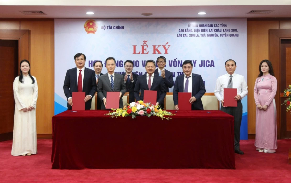 Bộ Tài chính và 8 tỉnh miền núi phía Bắc ký 11 hợp đồng cho vay lại hơn 39 tỷ Yên vốn vay JICA