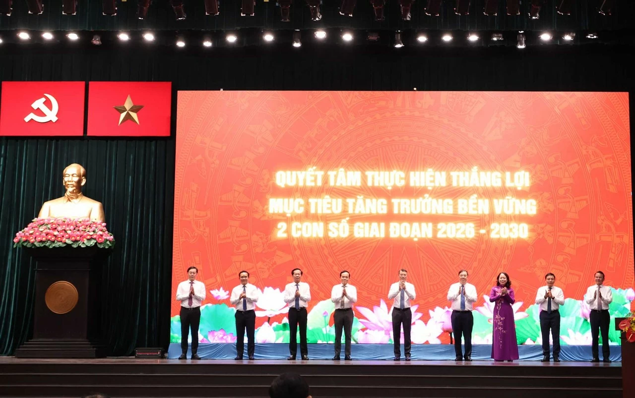 Thủ tướng phát động Phong trào thi đua quyết tâm thực hiện thắng lợi mục tiêu tăng trưởng bền vững 2 con số