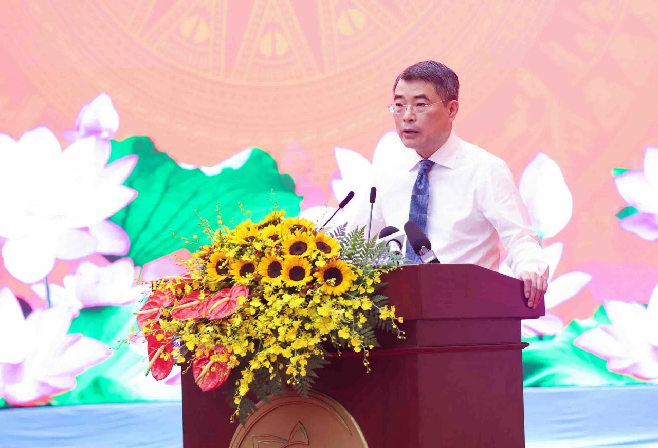 Thủ tướng phát động Phong trào thi đua quyết tâm thực hiện thắng lợi mục tiêu tăng trưởng bền vững 2 con số