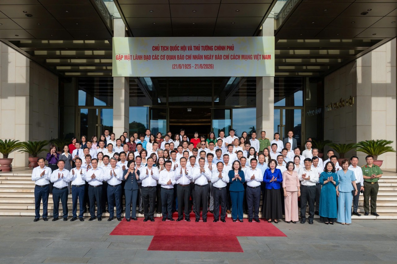 Chủ tịch Quốc hội và Thủ tướng Chính phủ gặp mặt Lãnh đạo các cơ quan báo chí Chủ tịch Quốc hội và Thủ tướng Chính phủ gặp mặt Lãnh đạo các cơ quan báo chí