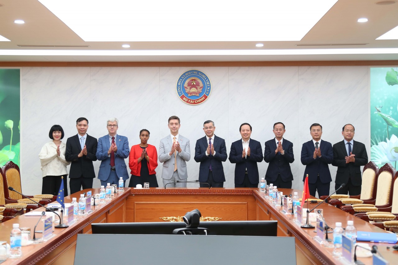 Bộ trưởng Ngô Văn Tuấn tiếp Đại sứ, Trưởng phái đoàn EU tại Việt Nam Julien Guerrier Bộ trưởng Ngô Văn Tuấn tiếp Đại sứ, Trưởng phái đoàn EU tại Việt Nam Julien Guerrier
