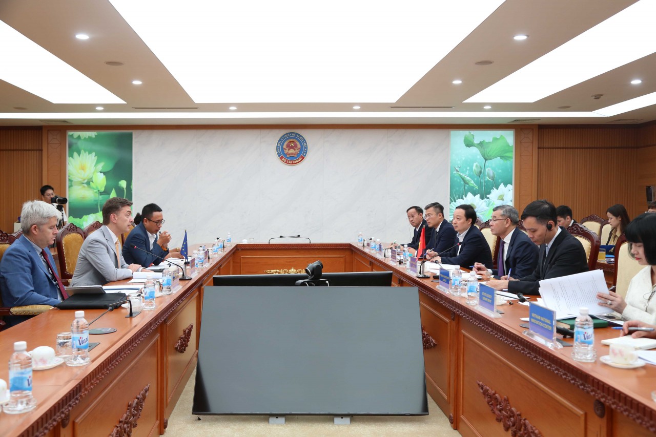 Bộ trưởng Ngô Văn Tuấn tiếp Đại sứ, Trưởng phái đoàn EU tại Việt Nam Julien Guerrier Bộ trưởng Ngô Văn Tuấn tiếp Đại sứ, Trưởng phái đoàn EU tại Việt Nam Julien Guerrier