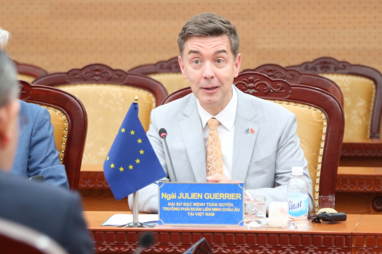 Bộ trưởng Ngô Văn Tuấn tiếp Đại sứ, Trưởng phái đoàn EU tại Việt Nam Julien Guerrier Bộ trưởng Ngô Văn Tuấn tiếp Đại sứ, Trưởng phái đoàn EU tại Việt Nam Julien Guerrier