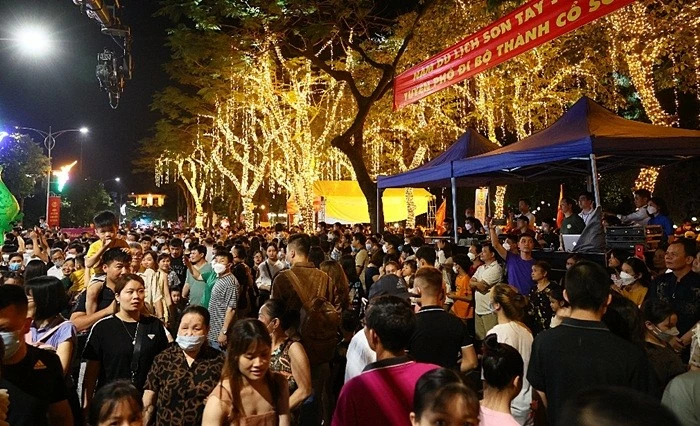 Hà Nội tăng lực cho y tế cơ sở, phát triển kinh tế ban đêm gắn với bảo tồn giá trị văn hóa Hà Nội tăng lực cho y tế cơ sở, phát triển kinh tế ban đêm gắn với bảo tồn giá trị văn hóa