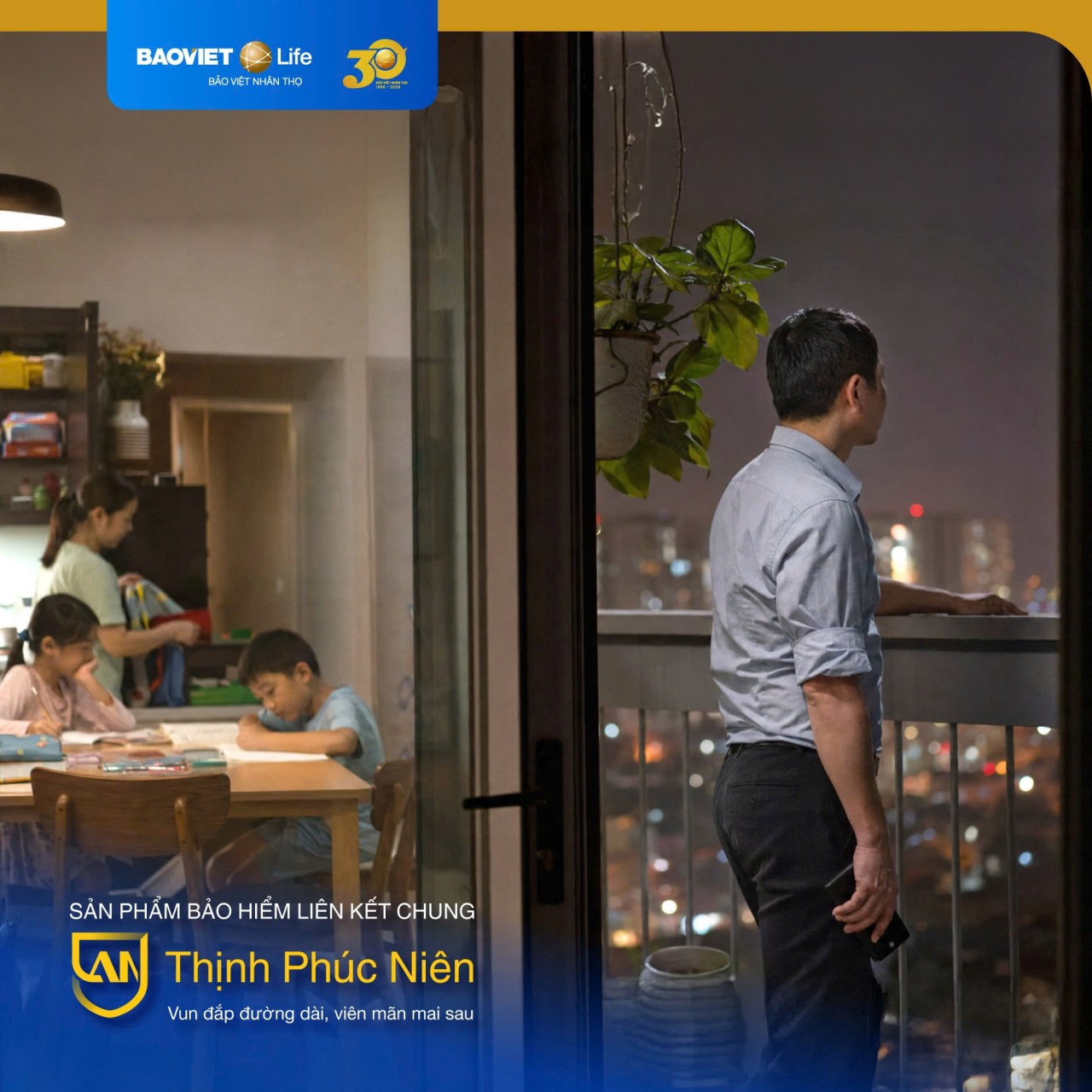 Thế hệ bánh mì kẹp: Khi một người phải gánh tương lai của cả ba thế hệ Thế hệ bánh mì kẹp: Khi một người phải gánh tương lai của cả ba thế hệ