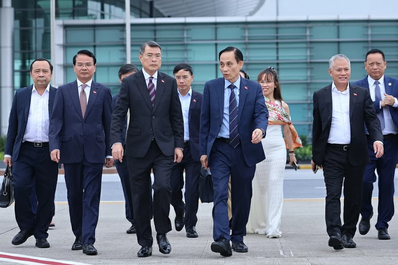 Thủ tướng Lê Minh Hưng lên đường dự Hội nghị Cấp cao kỷ niệm 35 năm quan hệ ASEAN-Nga- Ảnh 2.