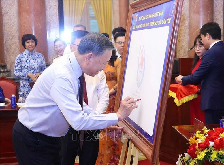 Tổng Bí thư, Chủ tịch nước Tô Lâm: Báo chí phải bám sát thực tiễn, tôn trọng sự thật, lấy lợi ích của nhân dân làm điểm xuất phát- Ảnh 2. Tổng Bí thư, Chủ tịch nước Tô Lâm: Báo chí phải bám sát thực tiễn, tôn trọng sự thật, lấy lợi ích của nhân dân làm điểm xuất phát- Ảnh 2.