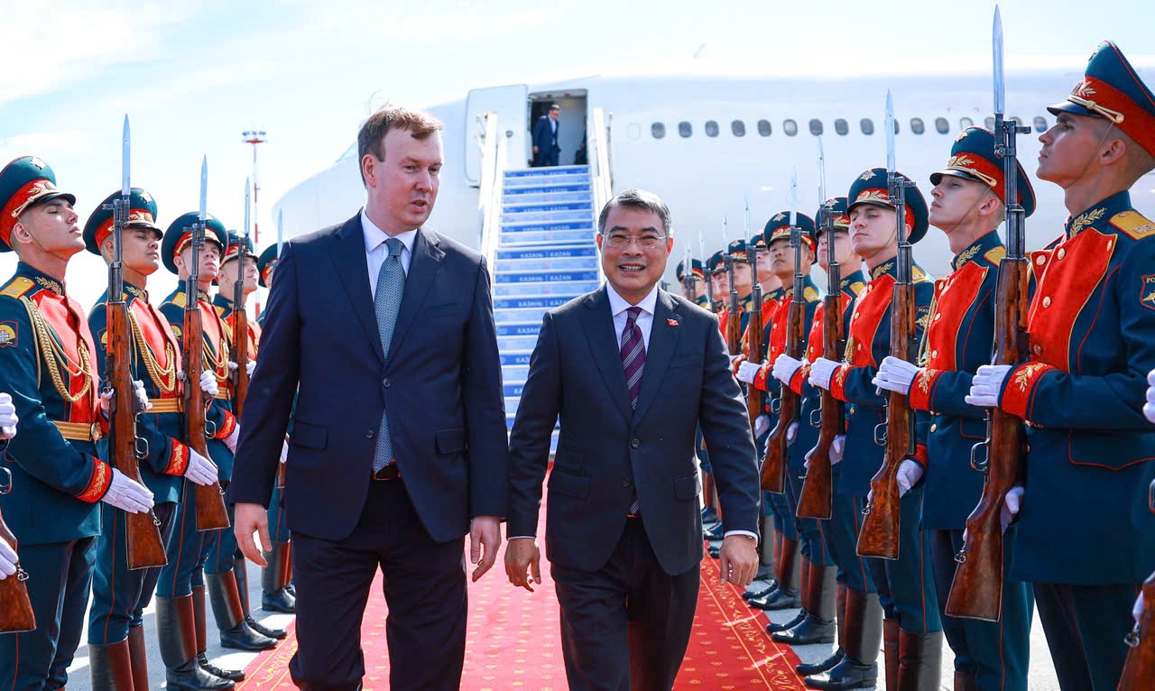 Thủ tướng Lê Minh Hưng đến Kazan, bắt đầu chuyến công tác tại Liên bang Nga Thủ tướng Lê Minh Hưng đến Kazan, bắt đầu chuyến công tác tại Liên bang Nga