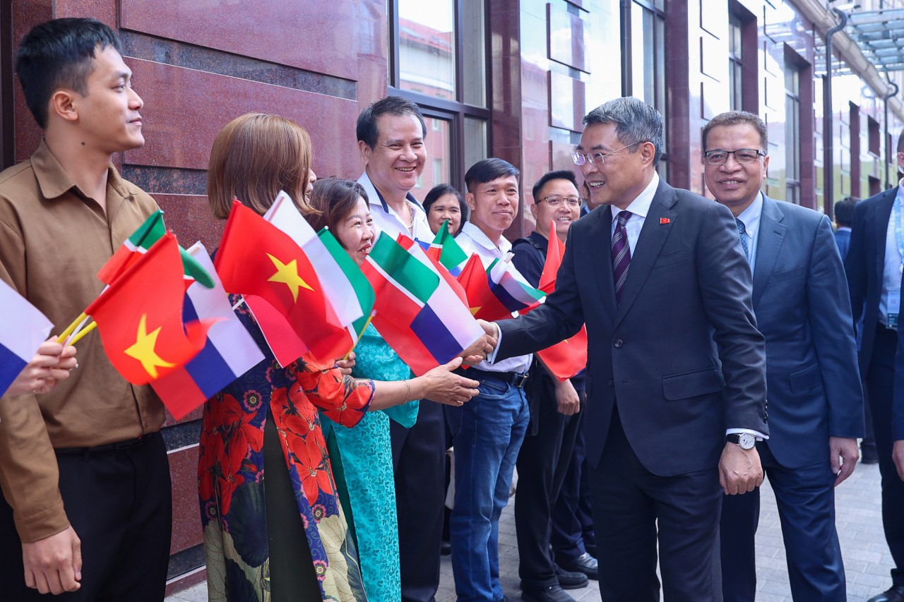 Thủ tướng Lê Minh Hưng đến Kazan, bắt đầu chuyến công tác tại Liên bang Nga Thủ tướng Lê Minh Hưng đến Kazan, bắt đầu chuyến công tác tại Liên bang Nga
