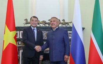 Thủ tướng Lê Minh Hưng gặp Người đứng đầu Cộng hòa Tatarstan (Liên bang Nga)