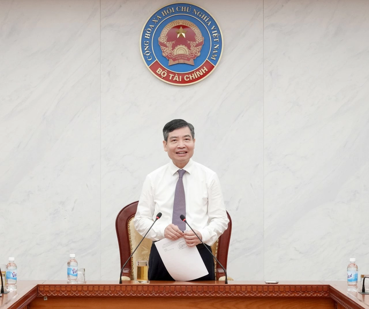 Bộ Tài chính công bố và trao quyết định điều động, bổ nhiệm 3 lãnh đạo cấp cục, vụ Bộ Tài chính công bố và trao quyết định điều động, bổ nhiệm 3 lãnh đạo cấp cục, vụ