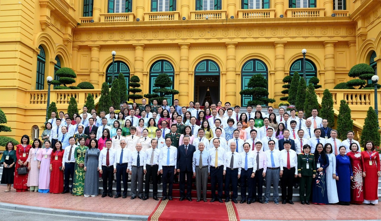 Báo chí Cách mạng Việt Nam trong thời đại số Báo chí Cách mạng Việt Nam trong thời đại số