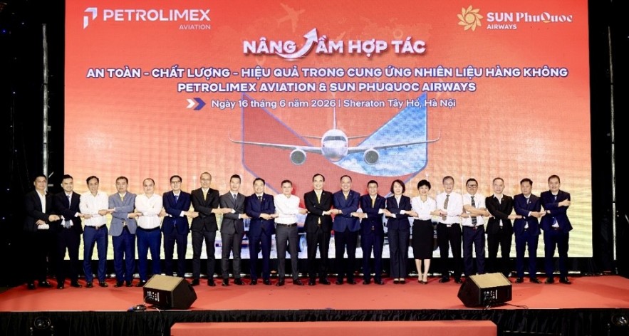 Petrolimex Aviation và Sun PhuQuoc Airways nâng tầm hợp tác, hướng tới chuỗi cung ứng nhiên liệu hàng không an toàn, chất lượng và hiệu quả Petrolimex Aviation và Sun PhuQuoc Airways nâng tầm hợp tác, hướng tới chuỗi cung ứng nhiên liệu hàng không an toàn, chất lượng và hiệu quả