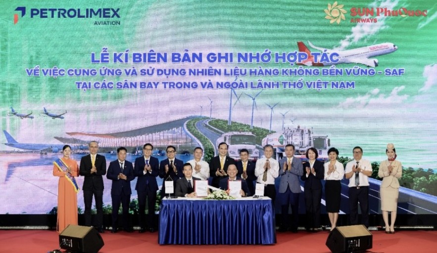 Petrolimex Aviation và Sun PhuQuoc Airways nâng tầm hợp tác, hướng tới chuỗi cung ứng nhiên liệu hàng không an toàn, chất lượng và hiệu quả Petrolimex Aviation và Sun PhuQuoc Airways nâng tầm hợp tác, hướng tới chuỗi cung ứng nhiên liệu hàng không an toàn, chất lượng và hiệu quả