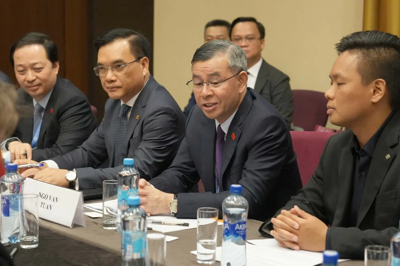 Bộ trưởng Ngô Văn Tuấn tiếp Tổng Giám đốc điều hành Quỹ Đầu tư trực tiếp liên bang Nga Bộ trưởng Ngô Văn Tuấn tiếp Tổng Giám đốc điều hành Quỹ Đầu tư trực tiếp liên bang Nga