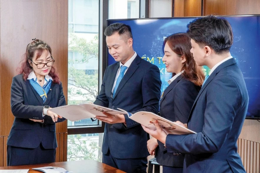 Báo chí vun đắp 