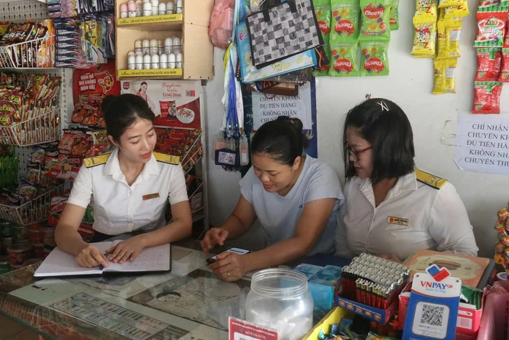 Thuế cơ sở 10 tỉnh Phú Thọ: 97% người nộp thuế cài đặt, sử dụng thành thạo ứng dụng eTax Mobile Thuế cơ sở 10 tỉnh Phú Thọ: 97% người nộp thuế cài đặt, sử dụng thành thạo ứng dụng eTax Mobile