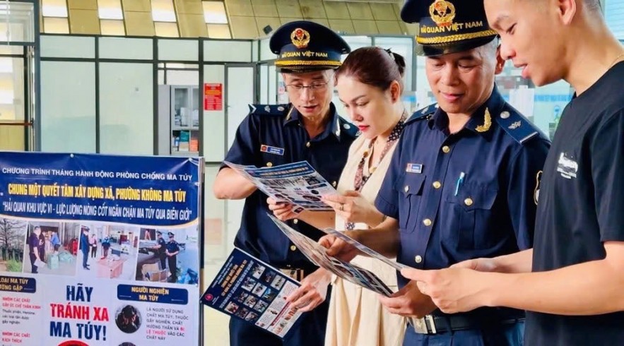 Hải quan chủ động đấu tranh với tội phạm ma tuý từ sớm, từ xa Hải quan chủ động đấu tranh với tội phạm ma tuý từ sớm, từ xa