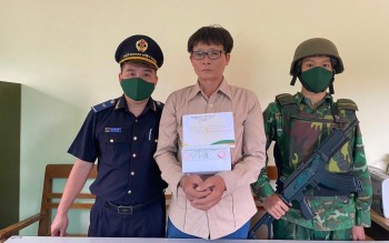 Hải quan cửa khẩu Lóng Sập bắt giữ đối tượng vận chuyển ma túy qua biên giới