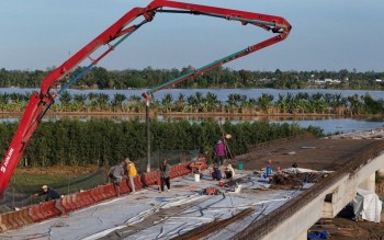 Dư địa tăng trưởng lớn, áp lực cạnh tranh cao