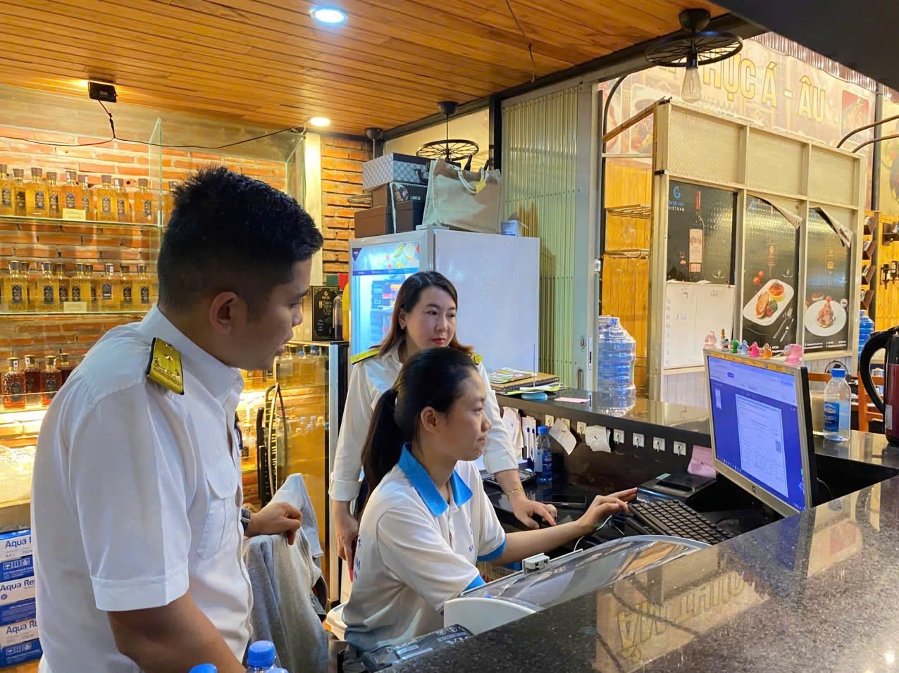 Thuế tỉnh Đắk Lắk đẩy mạnh thanh toán không dùng tiền mặt trong hộ kinh doanh