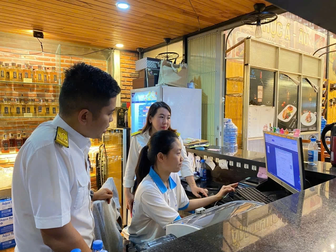 Thuế tỉnh Đắk Lắk đẩy mạnh thanh toán không dùng tiền mặt trong hộ kinh doanh Thuế tỉnh Đắk Lắk đẩy mạnh thanh toán không dùng tiền mặt trong hộ kinh doanh