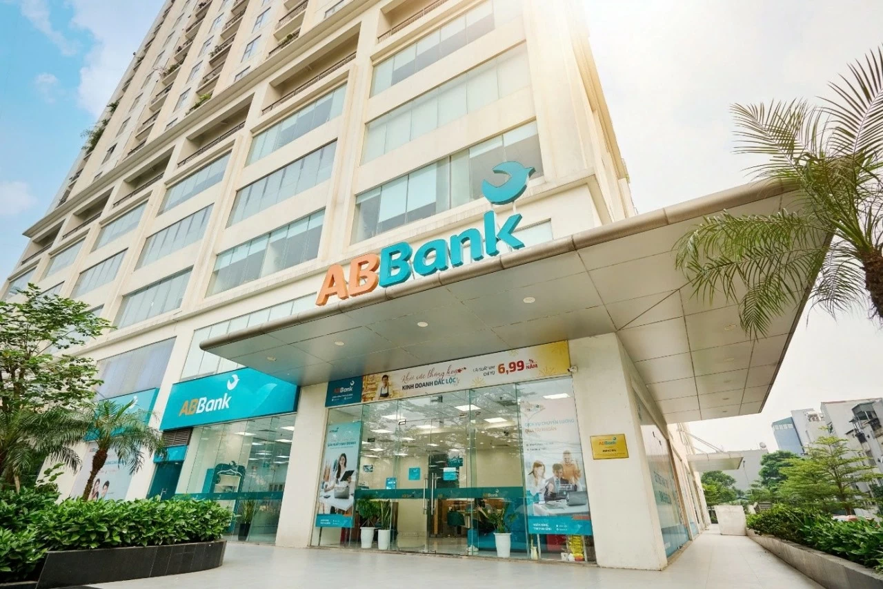 ABBank sắp chia cổ tức 15% bằng cổ phiếu, khởi động kế hoạch tăng vốn vượt 20.000 tỷ đồng ABBank sắp chia cổ tức 15% bằng cổ phiếu, khởi động kế hoạch tăng vốn vượt 20.000 tỷ đồng